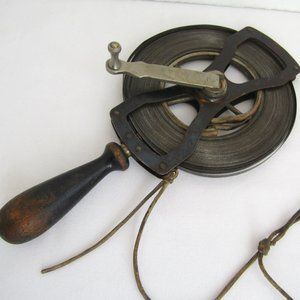 LUFKIN RULE Co. WOOD HANDLED SURVEYOR STEEL TAPE MEASURE Rare ANTIQUE HAND TOOL
